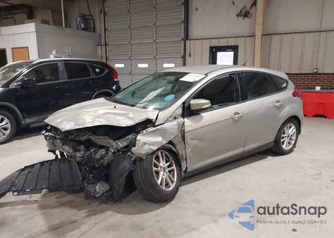 2015 Ford Focus Se z USA, uszkodzony, nr VIN 1FADP3K28FL209013